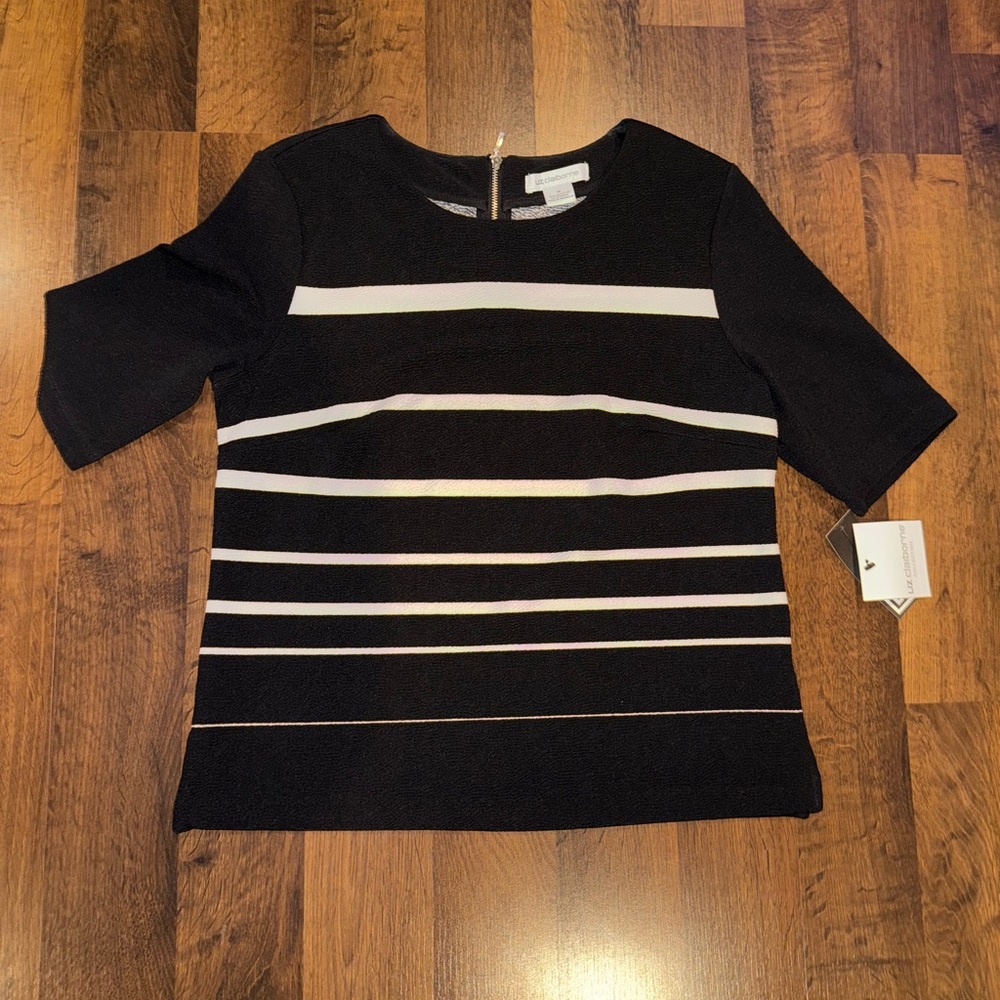 NWT Liz Claiborne Black and White Striped Top size Medium